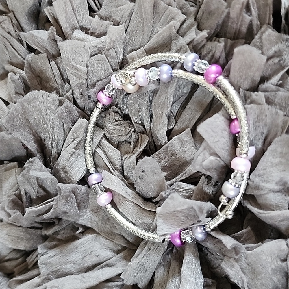 Vantel pearl wrist candy